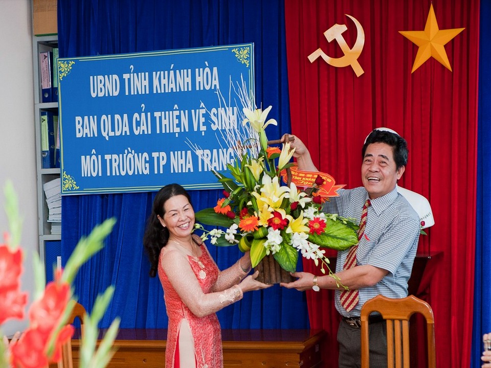 Dong chi Bi thu chuc Tet BQLDA 2.jpg